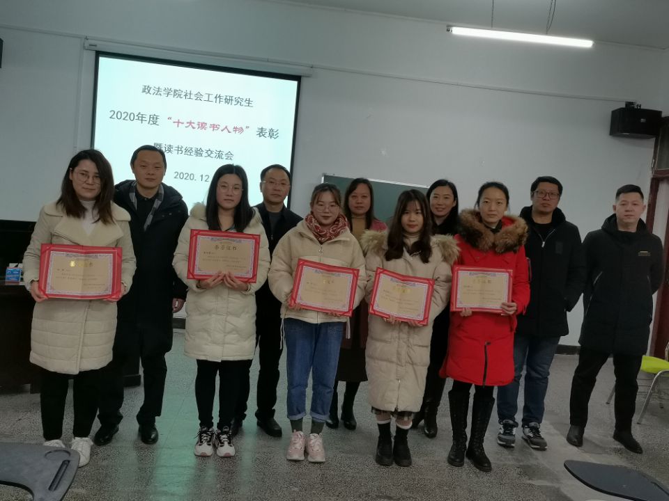 获奖学生与指导老师合影 获奖学生与指导老师合影